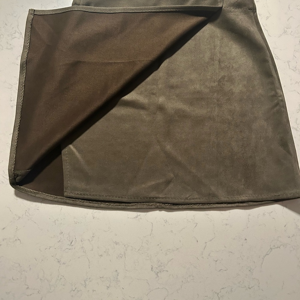 Max Studio London 26”W Faux Suede Wrap Mini Skirt Army Green - Picture 10 of 15